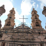 Aterrizan en México vacunas antiCOVID; mañana las aplican