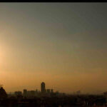 Yishai Jusidman reúne autorretratos con pinturas geométricas