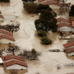 Miles de asistentes al festival Burning Man quedaron atrapados por lodazal y fuertes lluvias en Nevada
