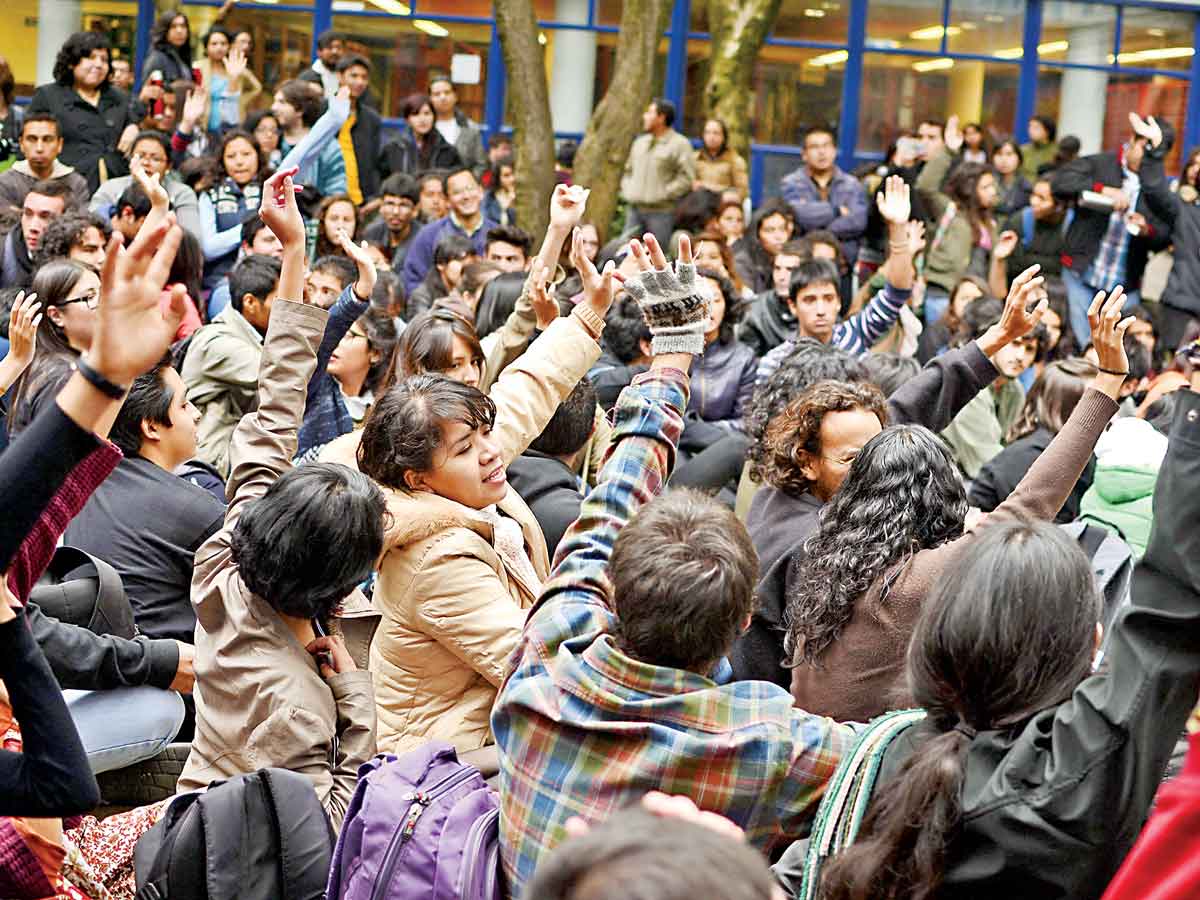 La calma vuelve a la UNAM tras una noche de tensión y desalojos por amenazas violentas