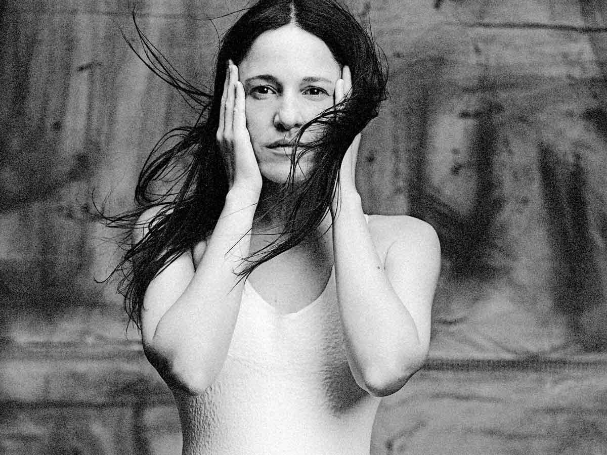 La melodía del alma: Carminho descubre la intensidad del fado en un viaje por la identidad y el amor