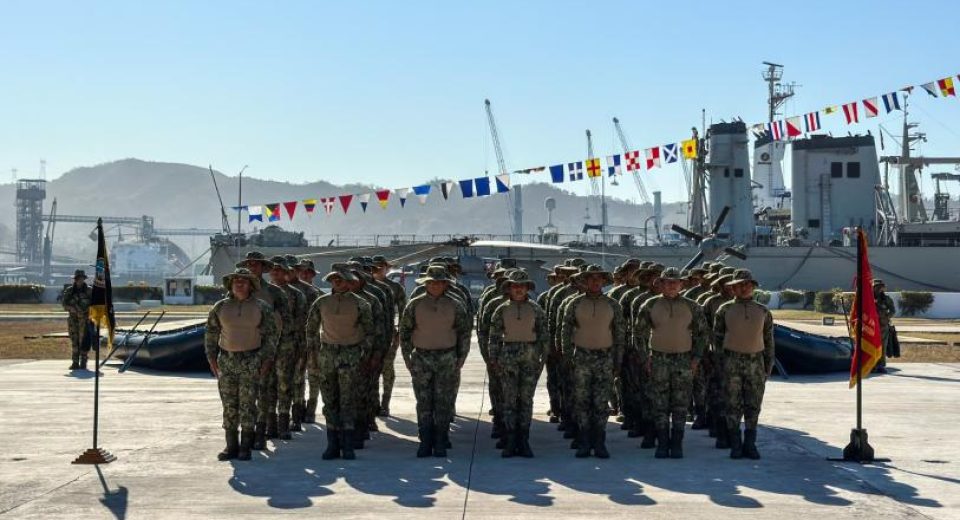 Éxito en entrenamiento militar: Culmina con éxito el primer curso avanzado de operaciones anfibias